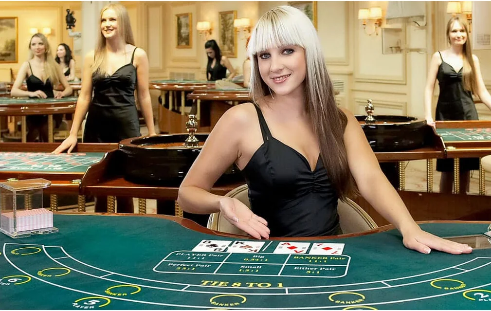Tampilan meja kasino live dengan dealer di POA88